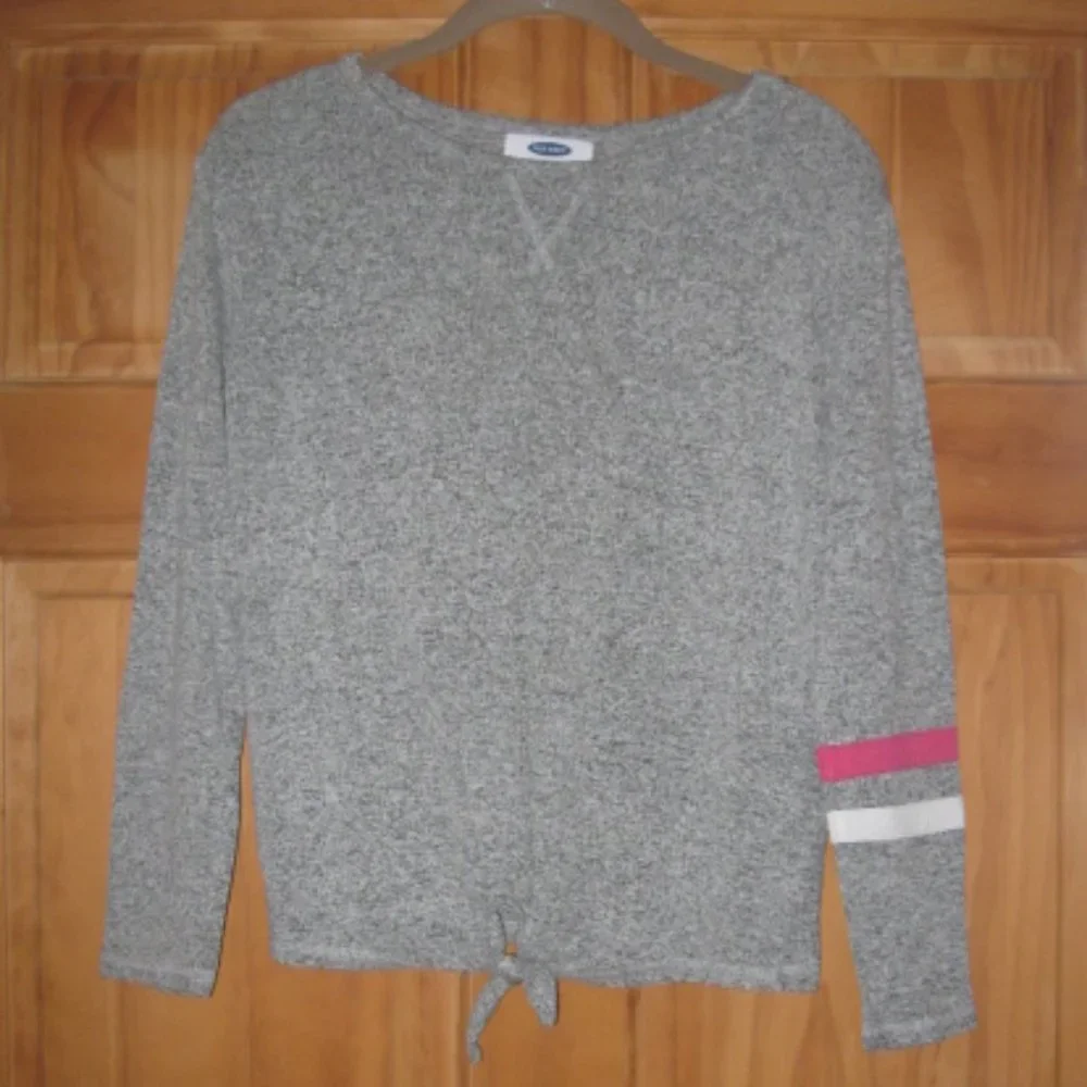 5/$30 Girls Old Navy Gray Long Sleeve Top